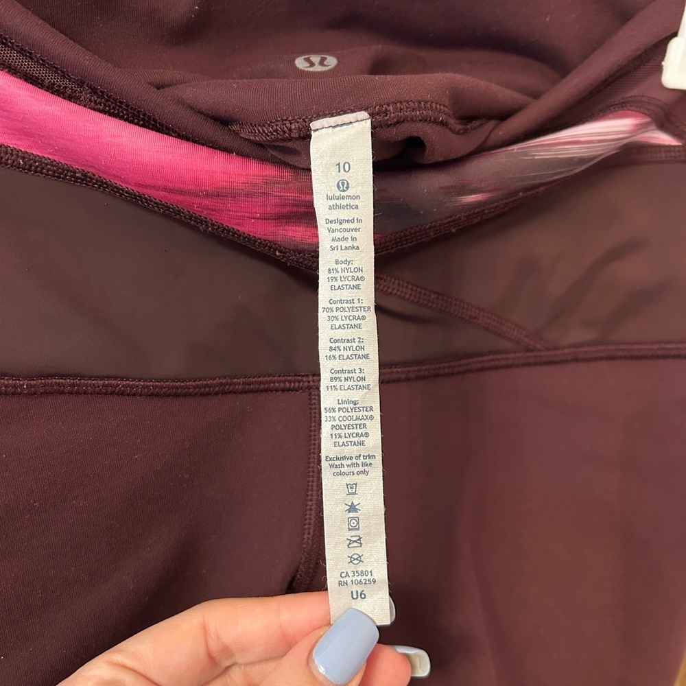 Lululemon Boogie Short Full-On Luon Roll Down Reversible Burgundy Size 10 - Picture 8 of 10